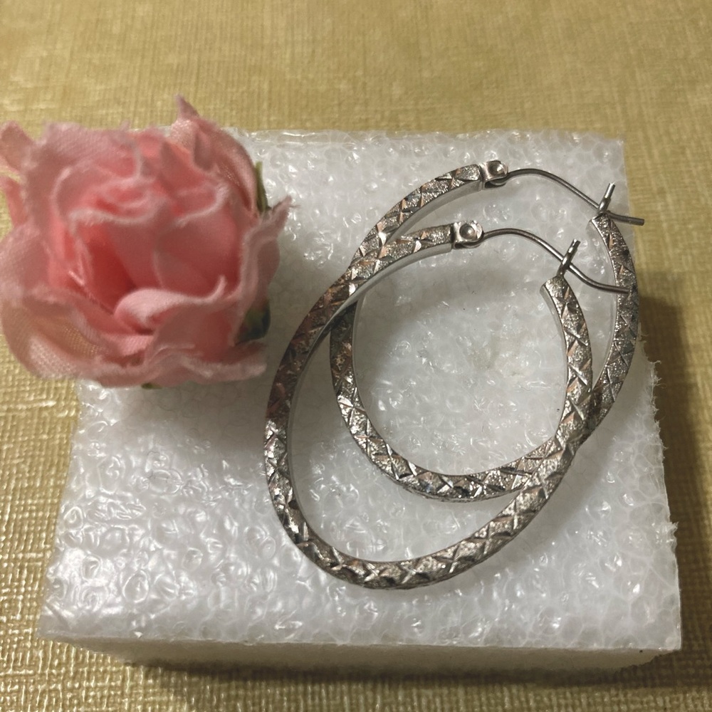 14kt White Gold Diamond Cut Etched Oval Hoop Earrings 35x28mm NEW!